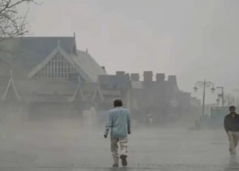 UP Weather Update: मौसम का डबल अटैक, प्री-मानसून बारिश और लू के बीच फंसे लोग, कब तक है मानसून की उम्मीद
