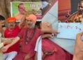 CM Yogi Birthday : किसने खून से लिखे 54 बधाई पत्र, अनोखे अंदाज में मनाया गया मुख्यमंत्री का जन्मदिन, नेताओं ने दी बधाई