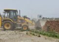 Illegal Colony Demolished : एमडीडीए का सख्त कदम, देहरादून में अवैध कॉलोनी  पर चला बुलडोजर, 50 बीघा का निर्माण ध्वस्त