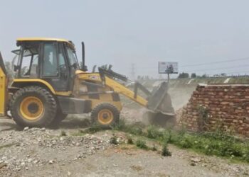 Illegal Colony Demolished : एमडीडीए का सख्त कदम, देहरादून में अवैध कॉलोनी पर चला बुलडोजर, 50 बीघा का निर्माण ध्वस्त