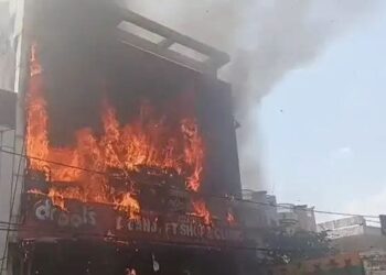 Lucknow Massive Fire: अलीगंज के कोचिंग सेंटर में भीषण आग, कई लोगों के फंसे होने की आशंका, मुख्यमंत्री योगी ने लिया संज्ञान