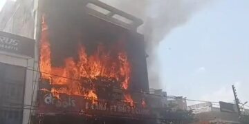 Lucknow Massive Fire: अलीगंज के कोचिंग सेंटर में भीषण आग, कई लोगों के फंसे होने की आशंका, मुख्यमंत्री योगी ने लिया संज्ञान