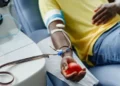 World Blood Donor Day 2026: रक्तदान के बाद कमजोरी से बचना है तो अपनाएं ये आसान डाइट टिप्स