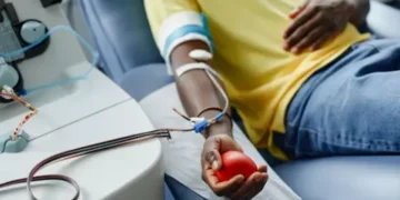 World Blood Donor Day 2026: रक्तदान के बाद कमजोरी से बचना है तो अपनाएं ये आसान डाइट टिप्स
