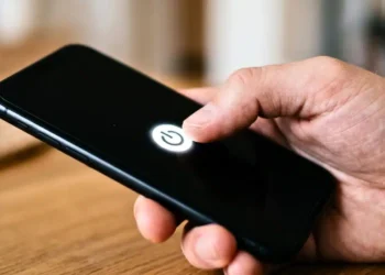 Phone Restart Effects: क्या आपका फोन महीनों से नहीं हुआ रीस्टार्ट? तो जानें इससे होने वाले नुकसान और फायदे