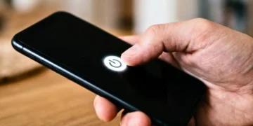 Phone Restart Effects: क्या आपका फोन महीनों से नहीं हुआ रीस्टार्ट? तो जानें इससे होने वाले नुकसान और फायदे