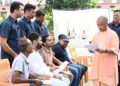 CM Yogi ने जनता दर्शन में कैंसर पीड़ितों को दिलाया इलाज का भरोसा और राजस्व मामलों के समय पर होने के दिए निर्देश