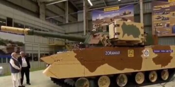 Zorawar Light Tank: हिमालय की सुरक्षा का नया योद्धा ‘जोरावर’, स्वदेशी टैंक बर्फीले पहाड़ों में दुश्मन के छुड़ाएगा छक्के