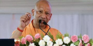 Support for Women: महिला कल्याण विभाग जुटा रहा जानकारी, तीन तलाक, एसिड अटैक पीड़िता को घर और मुफ्त इलाज देगी योगी सरकार
