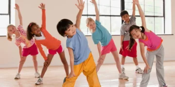 Child Health Tips: जिम या स्पोर्ट्स क्लब नहीं बस इन आसान तरीकों से बच्चों को रखें एक्टिव और फिट