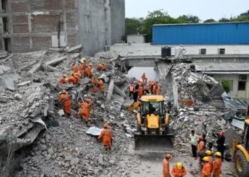 Building Collapse: दिल्ली में इमारत गिरने से मचा हड़कंप, रातभर चला बचाव अभियान, चार की मौत, कई घायल अस्पताल में भर्ती