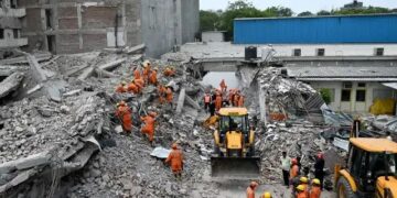 Building Collapse: दिल्ली में इमारत गिरने से मचा हड़कंप, रातभर चला बचाव अभियान, चार की मौत, कई घायल अस्पताल में भर्ती