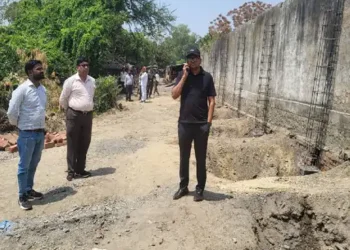 Strict Action: कानपुर के नगर आयुक्त ने काम में देरी और लापरवाही मिलने पर अधिकारियों को दिए नोटिस जारी करने के आदेश