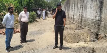 Strict Action: कानपुर के नगर आयुक्त ने काम में देरी और लापरवाही मिलने पर अधिकारियों को दिए नोटिस जारी करने के आदेश