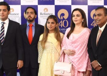 RILSuccession Plan: मुकेश अंबानी ने AGM में दिया संकेत, कंपनी की कमान किसको सौंप रहे, जानिए किसको क्या मिलेगा