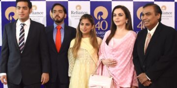RILSuccession Plan: मुकेश अंबानी ने AGM में दिया संकेत, कंपनी की कमान किसको सौंप रहे, जानिए किसको क्या मिलेगा
