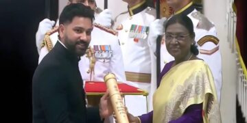 Padma Shri Award : क्रिकेट में शानदार योगदान के लिए सम्मानित हुए रोहित शर्मा, खेल जगत की कई हस्तियों को मिला सम्मान