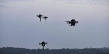 Spotted Suspicious Drones : मेरठ सैन्य क्षेत्र के ऊपर मंडराए पांच ड्रोन, दो मार गिराए, सुरक्षा एजेंसियां अलर्ट, जांच तेज