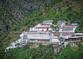 Vaishno Devi Yatra: माता वैष्णो देवी यात्रा पर भूस्खलन का असर, बैटरी कार मार्ग बंद, हेलीकॉप्टर सेवा भी रही प्रभावित
