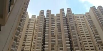 Home in Noida: कहां तक पहुंची छोटे 2BHK फ्लैट की कीमत, क्यों नोएडा में घर खरीदना  हो गया मुश्किल?