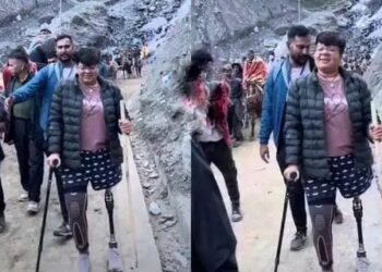 Amarnath Yatra: कठिन पहाड़ी रास्तों पर कृत्रिम पैरों के सहारे पूरी की यात्रा, आस्था और हौसले ने जीता लोगों का दिल