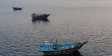 Ship Attack: होर्मुज स्ट्रेट में ओमान तट के पास कमर्शियल जहाज पर हुआ हमला, 10 भारतीय सुरक्षित, एक अब भी लापता