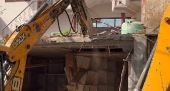 Illegal Construction: मेरठ सेंट्रल मार्केट पर सुप्रीम कोर्ट सख्त, 44 सील संपत्तियों से अवैध निर्माण हटाने और सैकड़ों अतिक्रमण हटाने के आदेश