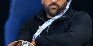 MS Dhoni के कान में दिखा खास डिवाइस क्या है? जानिए क्या है इसका फ़ायदा और कैसे करता है काम