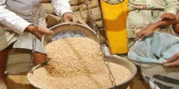 UP Ration Update: राशन की दुकानों पर नई व्यवस्था अब कुर्सी, पानी और गुड़-पेठा की मिलेगी सुविधा