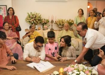 Aamir Gauri Marriage: एक दूजे के हुए आमिर – गौरी, सादगी से हुई कोर्ट मैरिज, परिवार और करीबी बने खास पल के गवाह