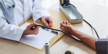 Mens Health Tips: 50 की उम्र के बाद पुरुष जरूर कराएं ये मेडिकल टेस्ट, समय रहते पता चल सकती हैं गंभीर बीमारियां