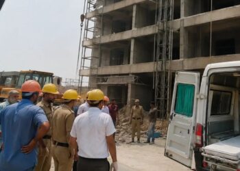 Lucknow Accident: विज्ञानपुरी में 16 मंजिला अपार्टमेंट की पाढ़ टूटी, सातवें तल से गिरे चार मजदूर, तीन की हालत गंभीर