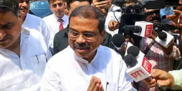 Dharmendra Pradhan Resignation: इस्तीफे के बाद संसद पहुंचे धर्मेंद्र प्रधान, सांसदों ने ऐसे किया स्वागत