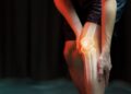Bone Cancer Symptoms: लगातार हड्डियों का दर्द हो सकता है बोन कैंसर का शुरुआती संकेत, जानें किन लक्षणों को न करें नजरअंदाज