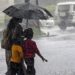 UP Weather Update: पश्चिमी और पूर्वी यूपी में उमस से बेहाल लोग, 19 जुलाई से तेज बारिश की संभावना बढ़ी
