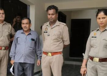 Power Theft Crackdown: नोएडा में बिजली चोरी पर बड़ा एक्शन, छापेमारी में कई मामले पकड़े गए, कनेक्शन भी काटे गए