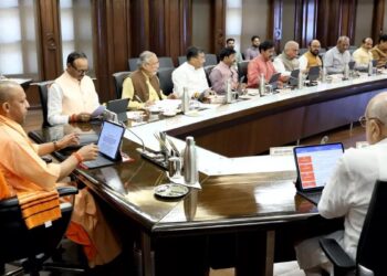 उत्तर प्रदेश सरकार ने सरकारी कर्मचारियों को बड़ी राहत देते हुए वर्दी भत्ता, वर्दी धुलाई भत्ता, अवकाश यात्रा सुविधा और बच्चों की शिक्षा सहायता में 50 फीसदी तक बढ़ोतरी को मंजूरी दे दी है।