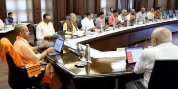 उत्तर प्रदेश सरकार ने सरकारी कर्मचारियों को बड़ी राहत देते हुए वर्दी भत्ता, वर्दी धुलाई भत्ता, अवकाश यात्रा सुविधा और बच्चों की शिक्षा सहायता में 50 फीसदी तक बढ़ोतरी को मंजूरी दे दी है।