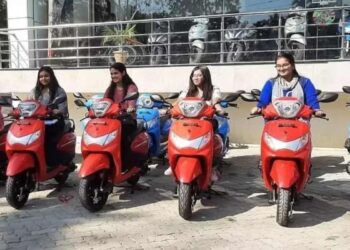 Rani Laxmibai Scooty Yojana: यूपी के इन मेधावी छात्राओं को मिलेगी मुफ्त स्कूटी, किन दस्तावेज़ के साथ कर सकते हैं आवेदन