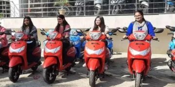 Rani Laxmibai Scooty Yojana: यूपी के इन मेधावी छात्राओं को मिलेगी मुफ्त स्कूटी, किन दस्तावेज़ के साथ कर सकते हैं आवेदन