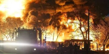 Russia Attacks Kyiv: यूक्रेन की राजधानी में कई घंटे तक गूंजते रहे धमाके, लोगों ने मेट्रो स्टेशनों में बिताई रात, 34 लोग घायल