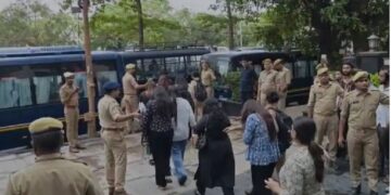 Fake Call Center : लखनऊ में फर्जी इंटरनेशनल कॉल सेंटर का भंडाफोड़, 119 लोग हिरासत में,  लाखों रुपये की ठगी करने का आरोप
