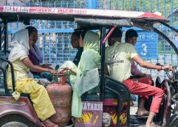 E-Rickshaw Hacking: मोबाइल ऐप से बंद हो रहे ई-रिक्शे? कई राज्यों में ड्राइवरों ने लगाए हाईटेक ठगी के आरोप