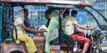 E-Rickshaw Hacking: मोबाइल ऐप से बंद हो रहे ई-रिक्शे? कई राज्यों में ड्राइवरों ने लगाए हाईटेक ठगी के आरोप
