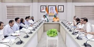 Road Infrastructure Review: यूपी में सड़क नेटवर्क को मिलेगी नई रफ्तार, गडकरी-योगी ने करी कई परियोजनाओं  की समीक्षा