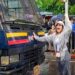 Mumbai Students Protest : ग्लैमर की दुनिया से बगावत के रास्ते तक, चलती पुलिस वैन के सामने खड़ी हुई, जानिए कौन हैं वायरल ‘मिस्ट्री गर्ल’