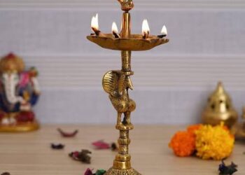 Sanatan Dharma: पूजा के बाद दीपक कब तक जलना चाहिए? जानिए क्या है दीपक जलने का महत्व और सही नियम