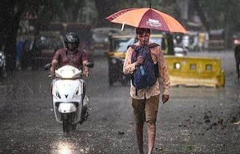 Mumbai Rain Alert: मुंबई में रेड अलर्ट जारी, अगले कई घंटे भारी बारिश की चेतावनी; तेज हवाओं और हाई टाइड का भी खतरा
