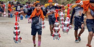 Sawan Kanwar Yatra: सावन के पहले दिन ‘बम-बम भोले’ से गूंजा उत्तर प्रदेश, कांवड़ यात्रा में उमड़ी आस्था और सेवा का संगम