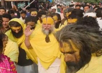 Premanand Ji Maharaj ने सबसे करीबी संत को दी अंतिम विदाई, अंतिम संस्कार में भावुक हुए श्रद्धालु